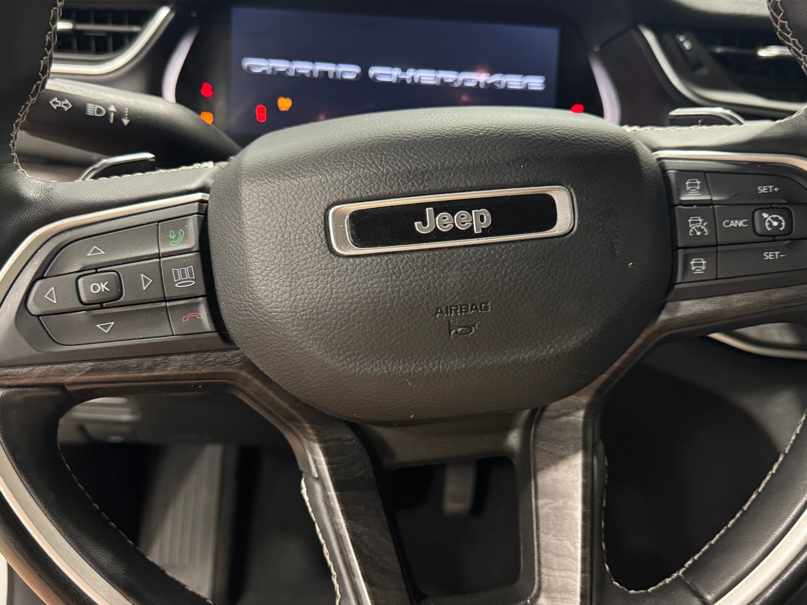 Thumbnail: 2022 Jeep Grand Cherokee L - 4
