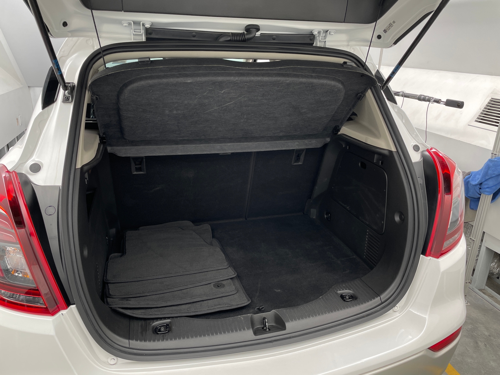 Thumbnail: 2019 Buick Encore - 6
