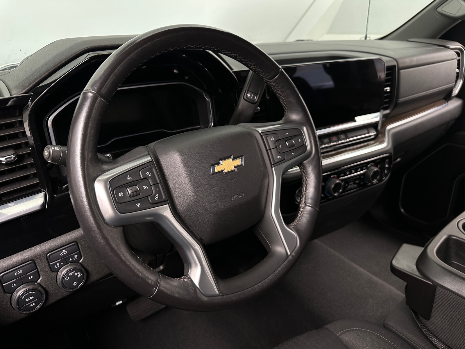 Thumbnail: 2022 Chevrolet Silverado 1500 - 5