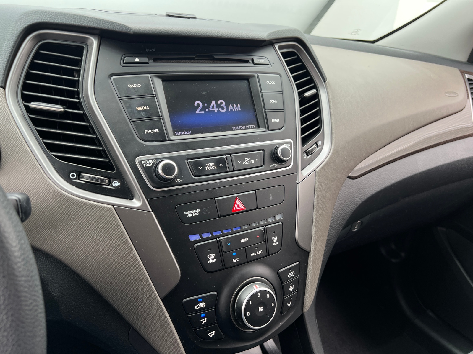 Thumbnail: 2017 Hyundai Santa Fe - 4