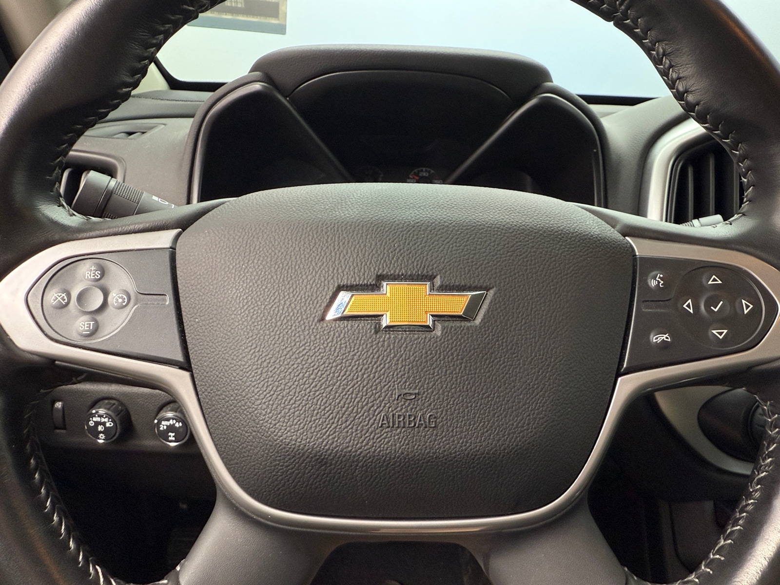 Thumbnail: 2022 Chevrolet Colorado - 5