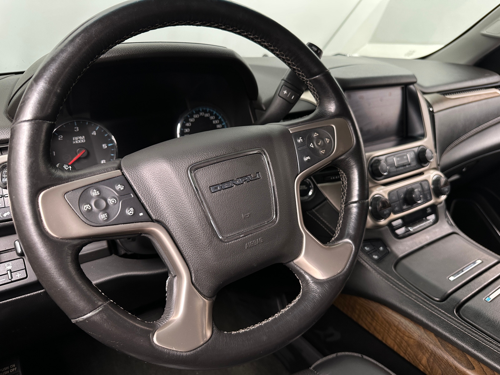 Thumbnail: 2018 GMC Yukon XL - 4