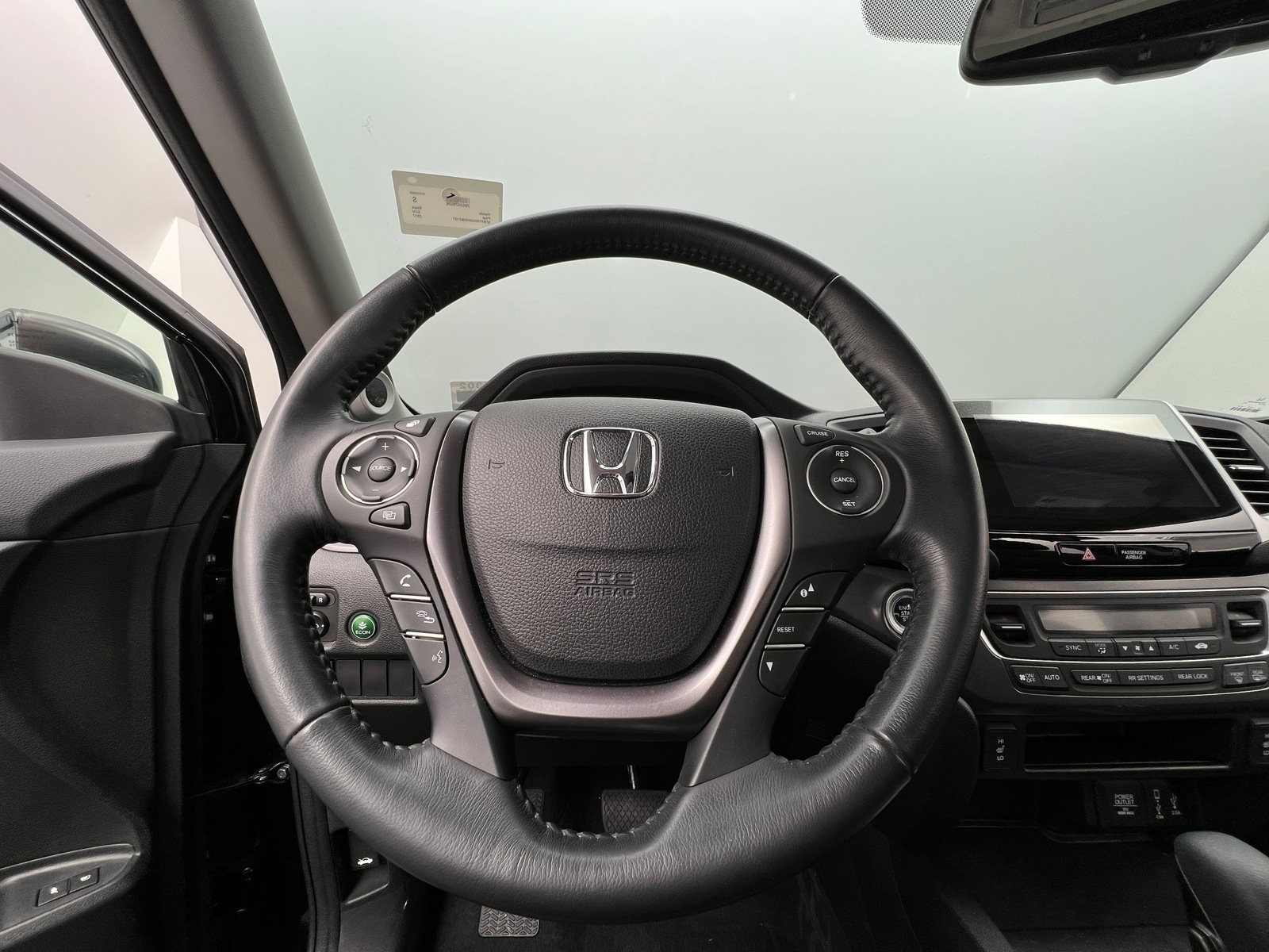 Thumbnail: 2017 Honda Pilot - 4