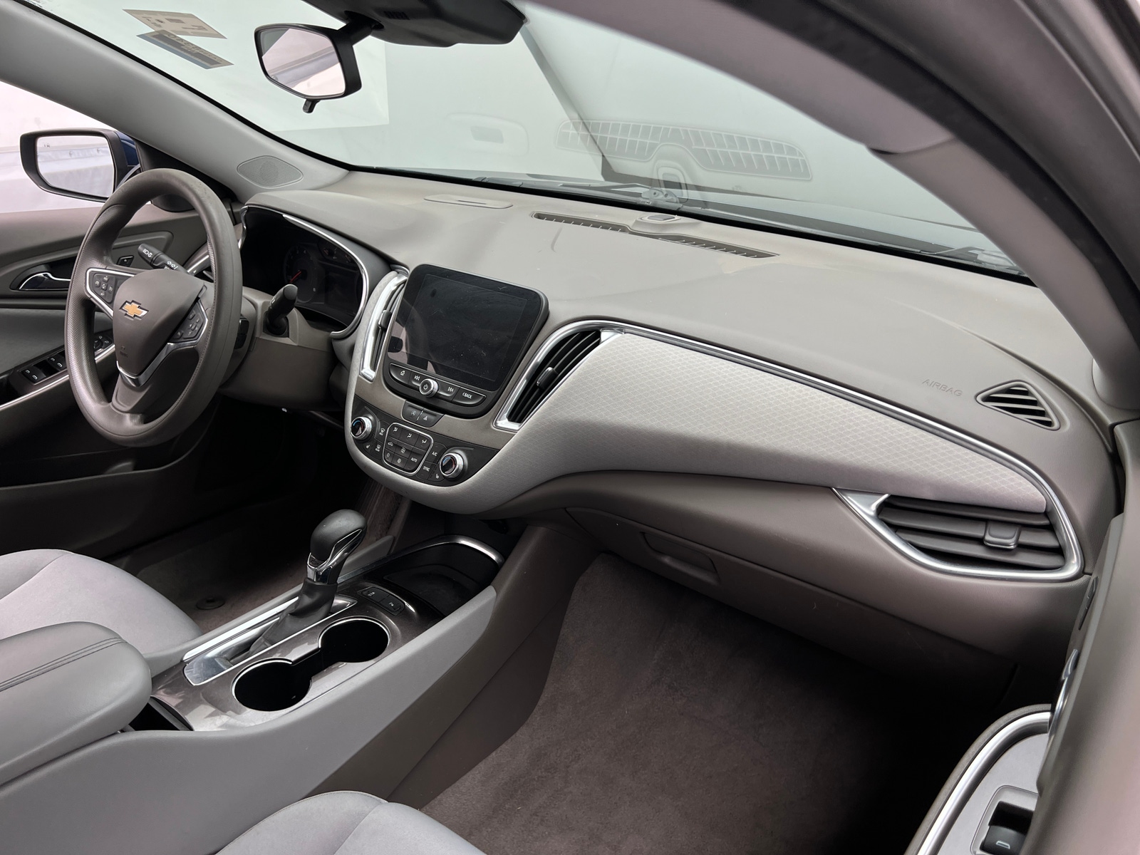 Thumbnail: 2021 Chevrolet Malibu - 3