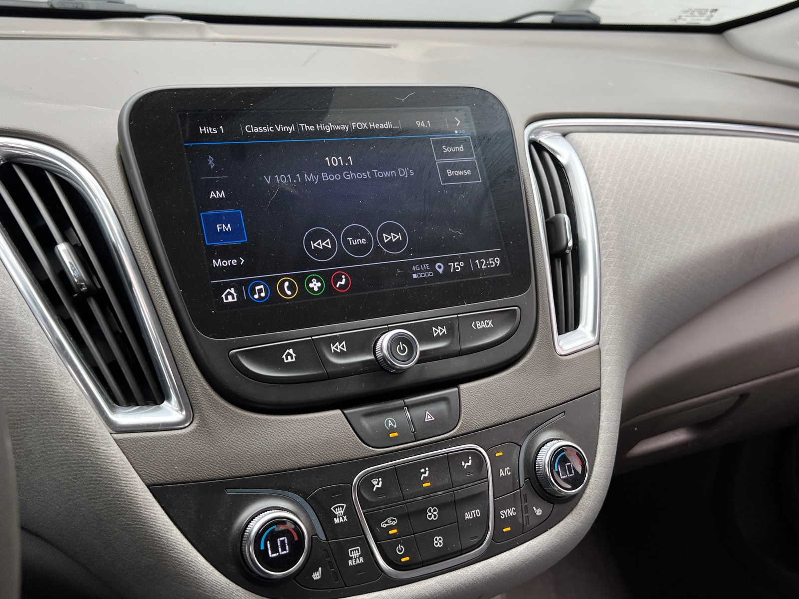 Thumbnail: 2021 Chevrolet Malibu - 4