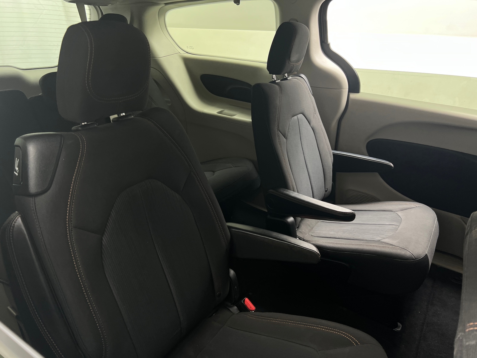 Thumbnail: 2017 Chrysler Pacifica - 6
