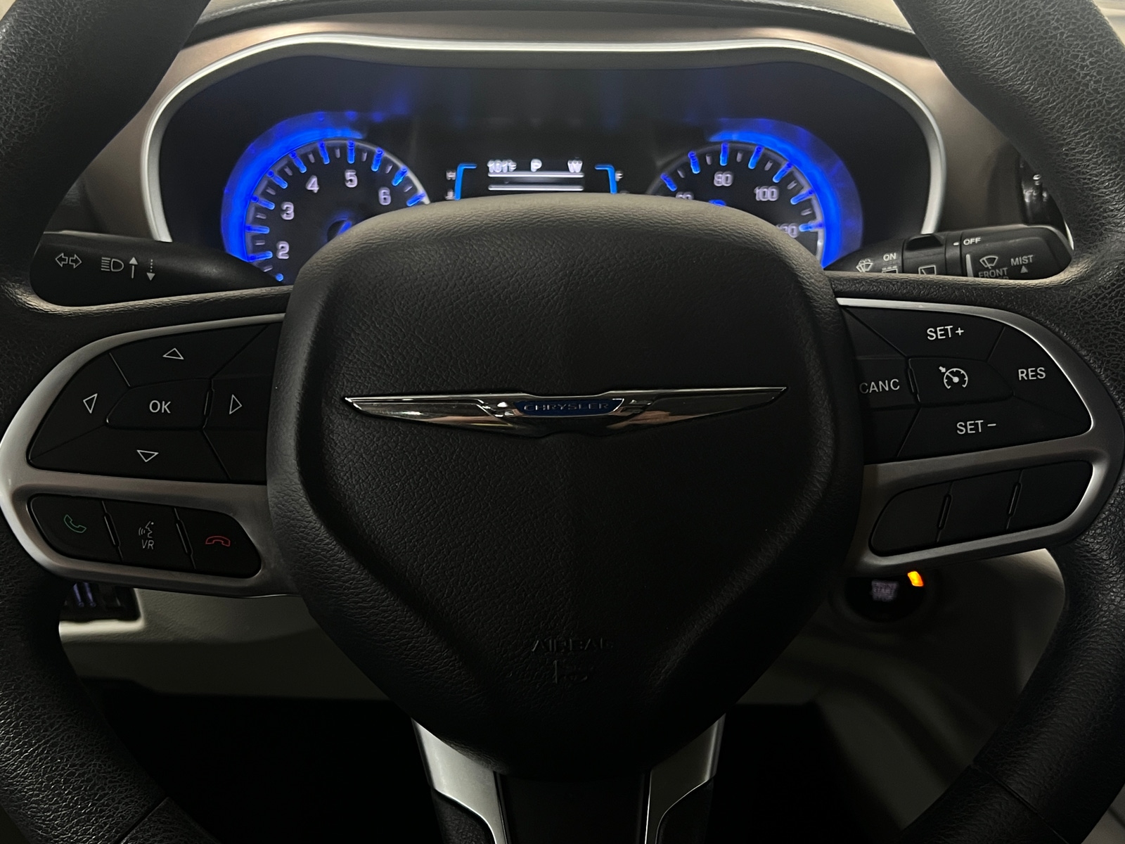 Thumbnail: 2017 Chrysler Pacifica - 5