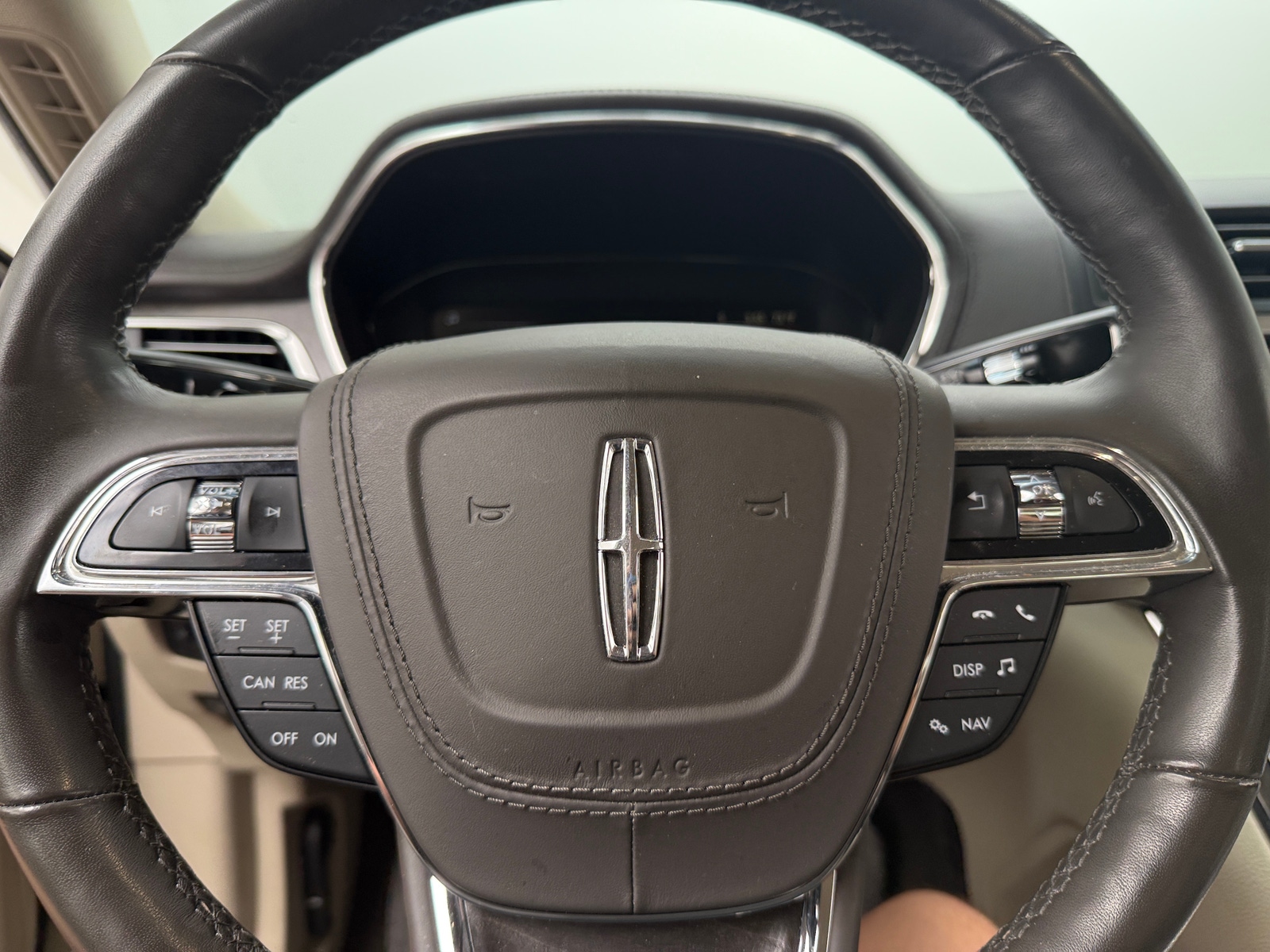 Thumbnail: 2018 Lincoln Continental - 4