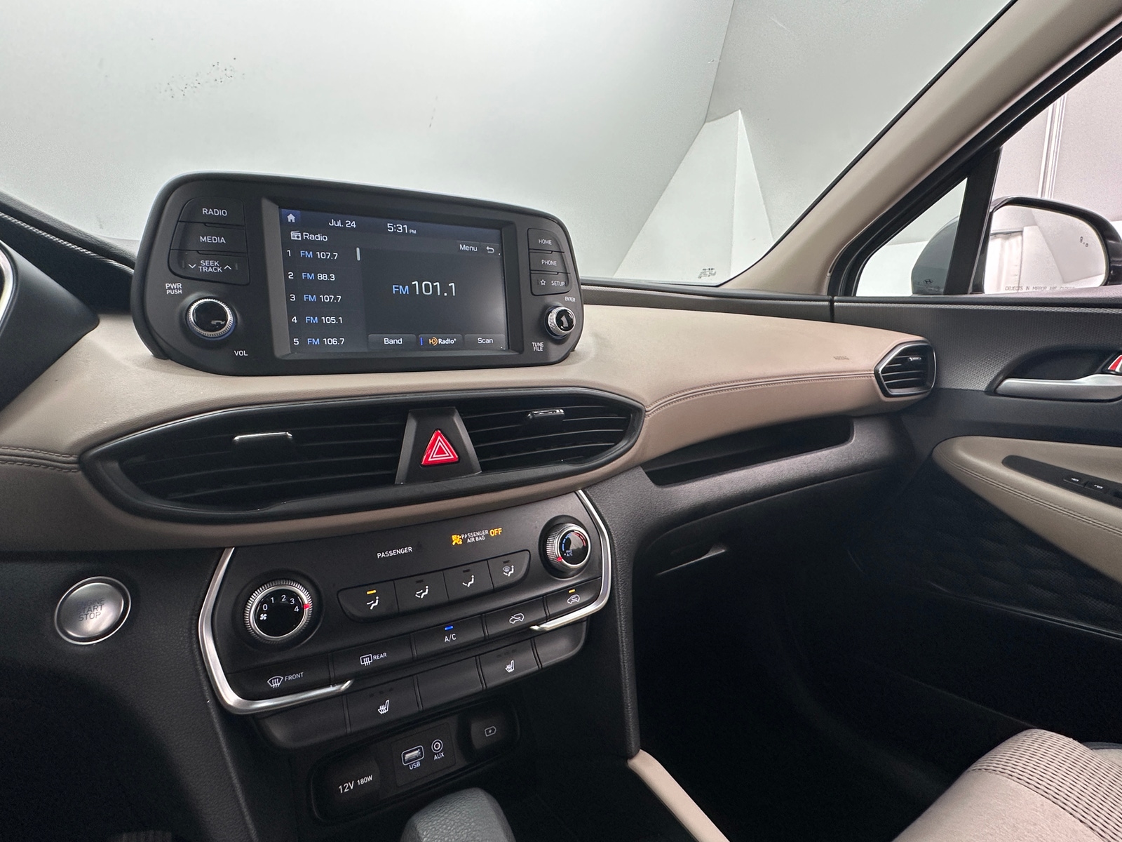 Thumbnail: 2019 Hyundai Santa Fe - 4