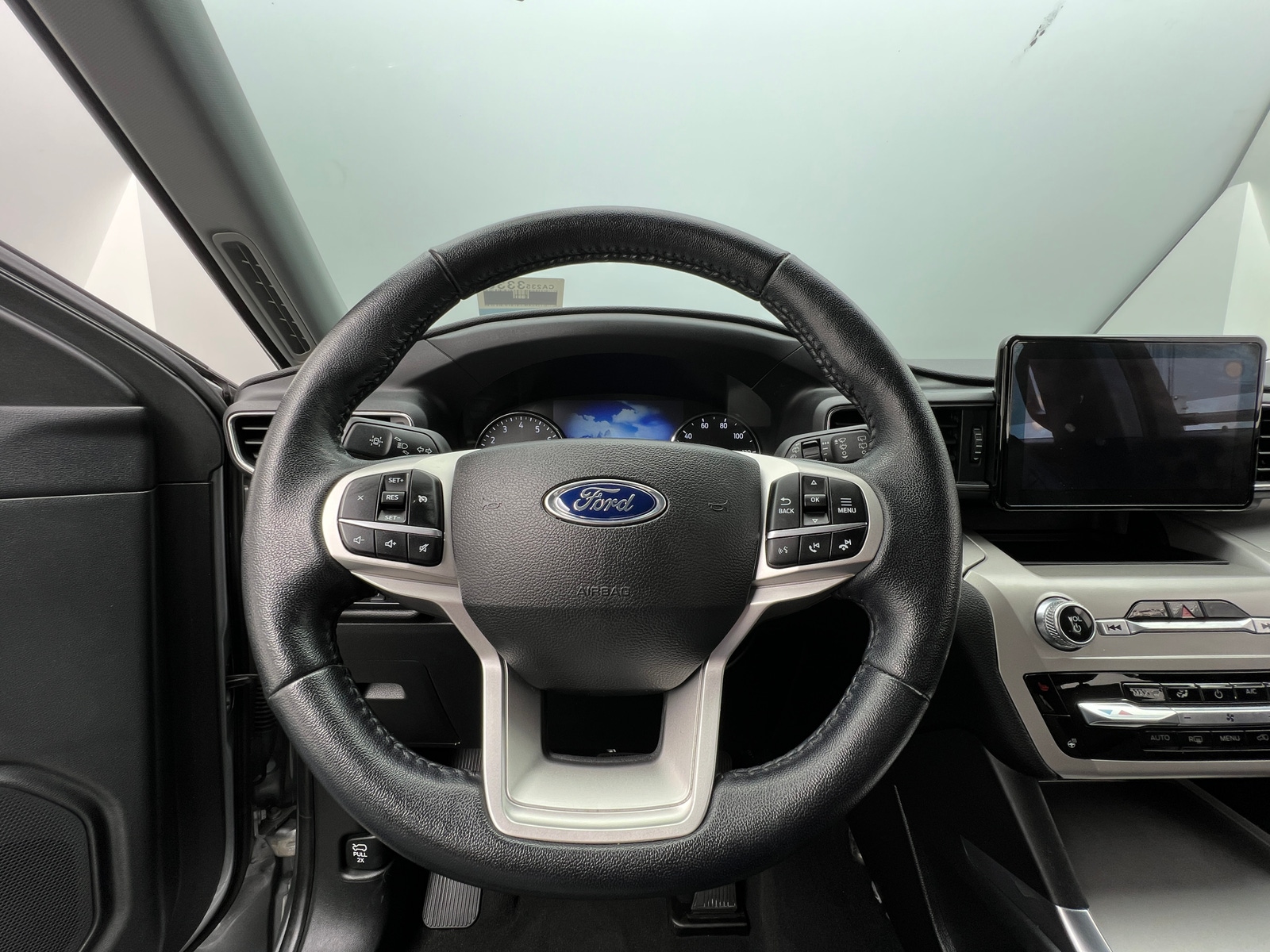 Thumbnail: 2022 Ford Explorer - 5