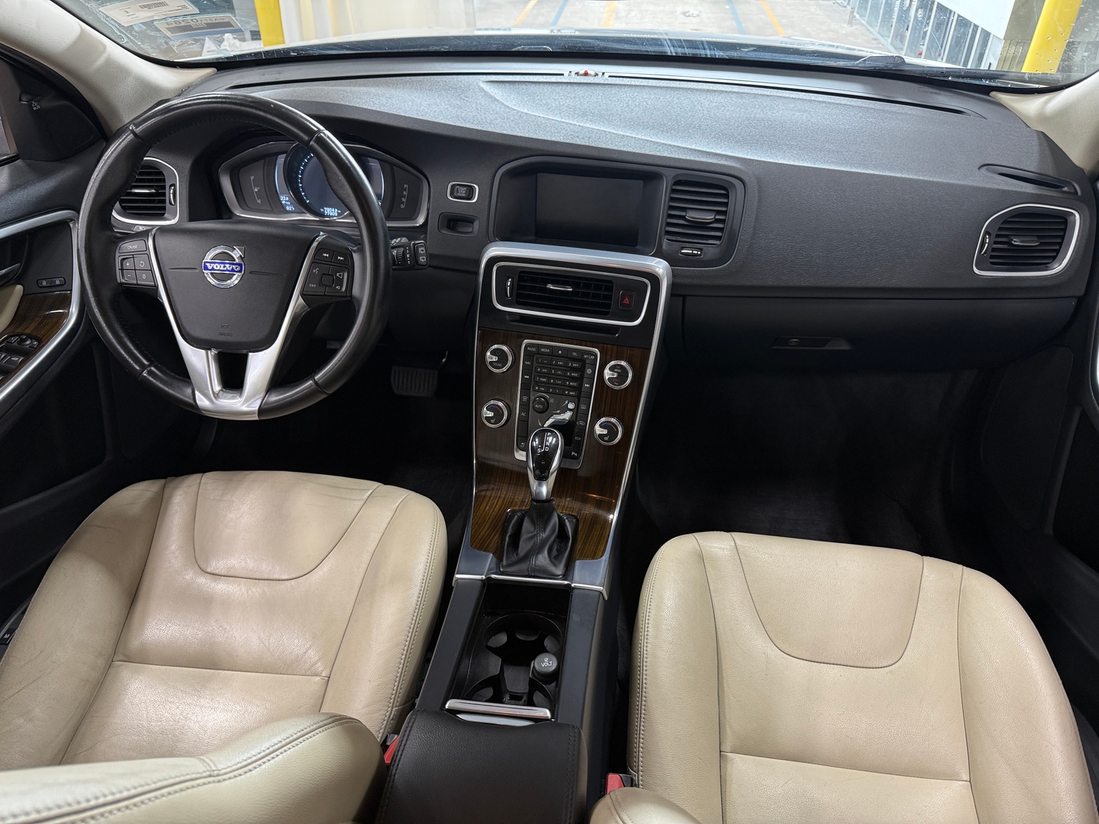 Thumbnail: 2016 Volvo V60 - 2
