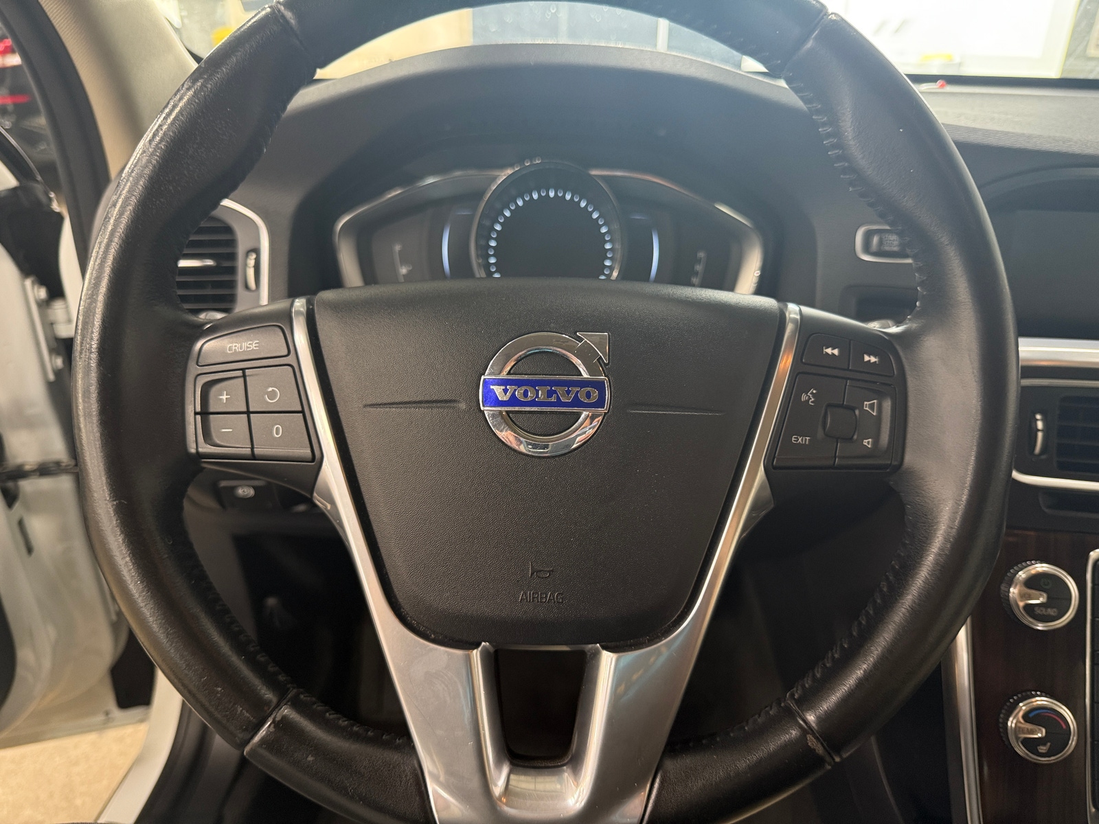 Thumbnail: 2016 Volvo V60 - 4