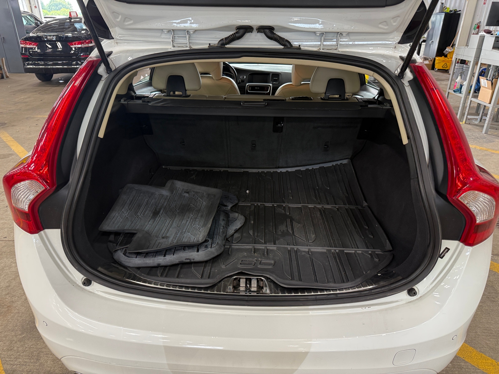 Thumbnail: 2016 Volvo V60 - 6