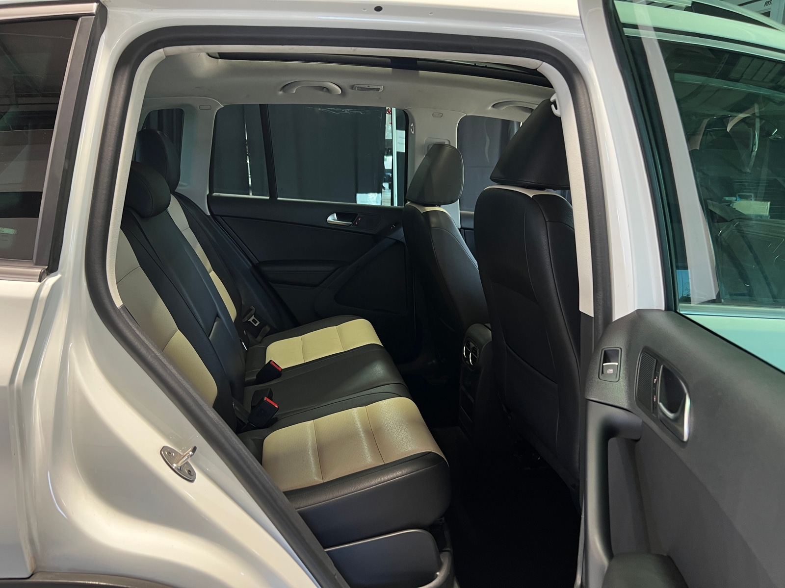 Thumbnail: 2016 Volkswagen Tiguan - 6