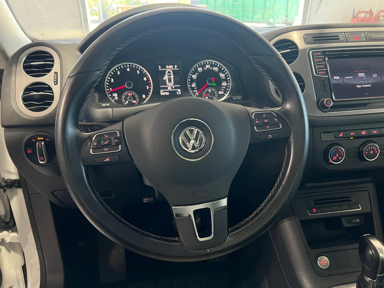 Thumbnail: 2016 Volkswagen Tiguan - 5