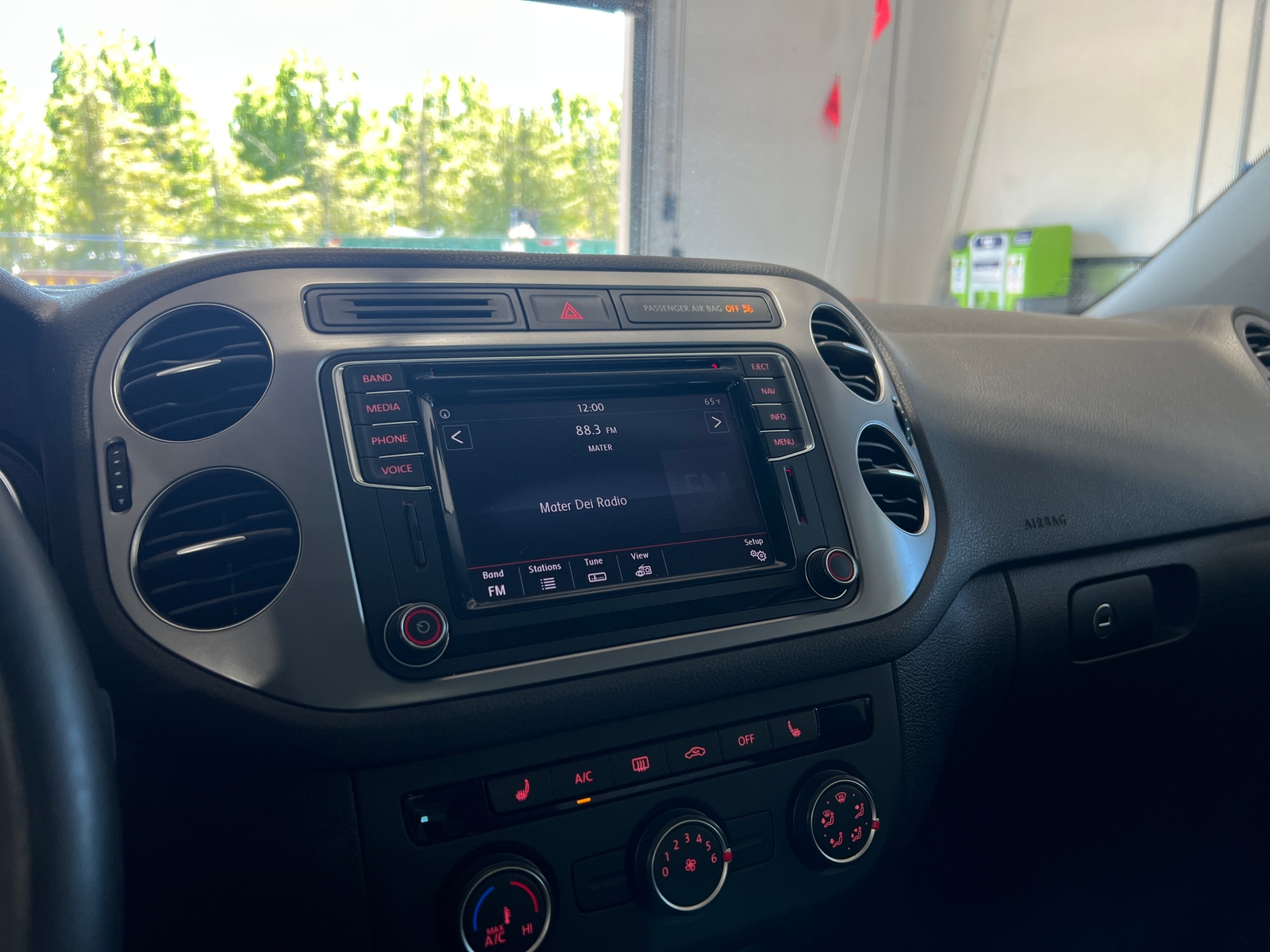 Thumbnail: 2016 Volkswagen Tiguan - 4