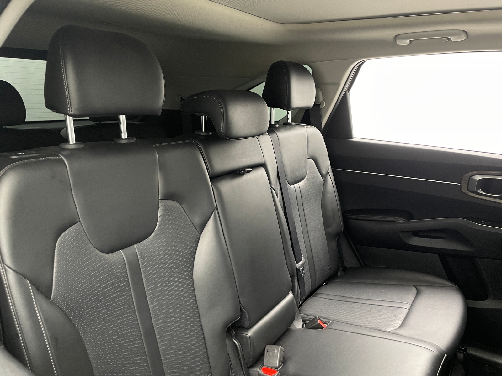 Thumbnail: 2023 Kia Sorento - 5