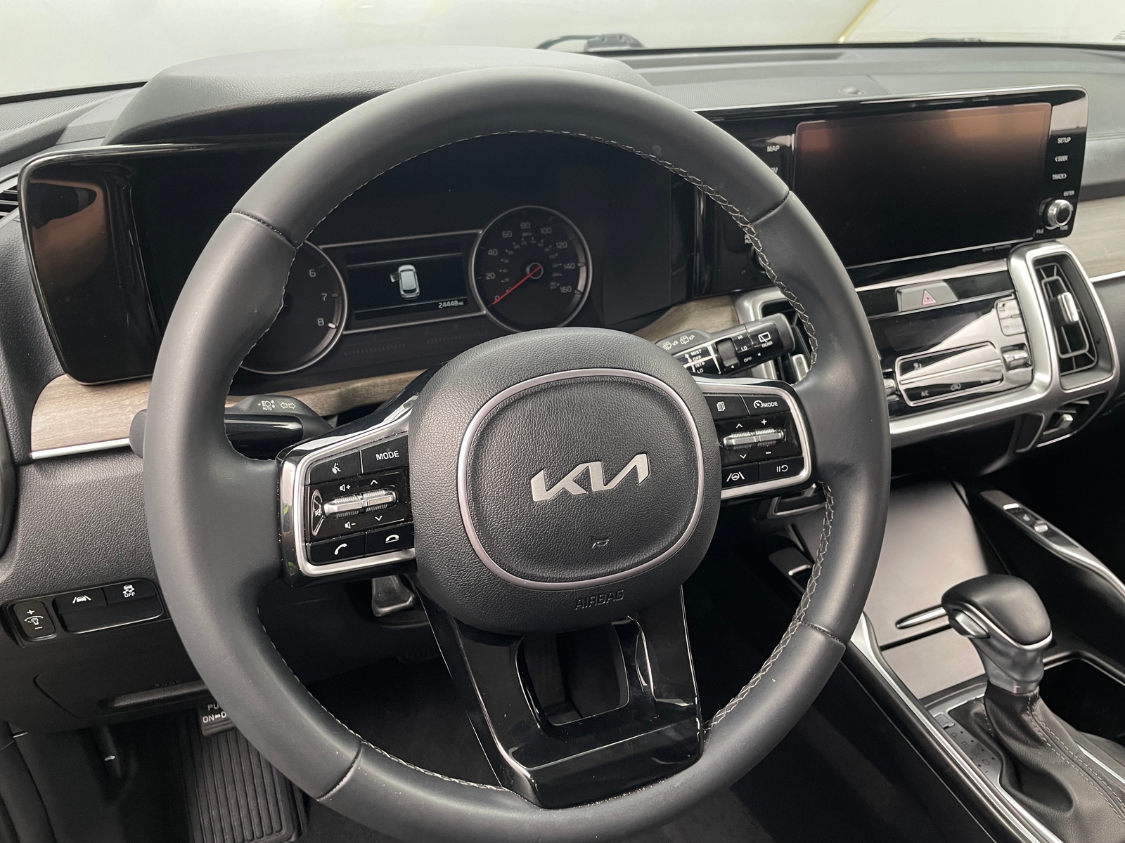 Thumbnail: 2023 Kia Sorento - 4