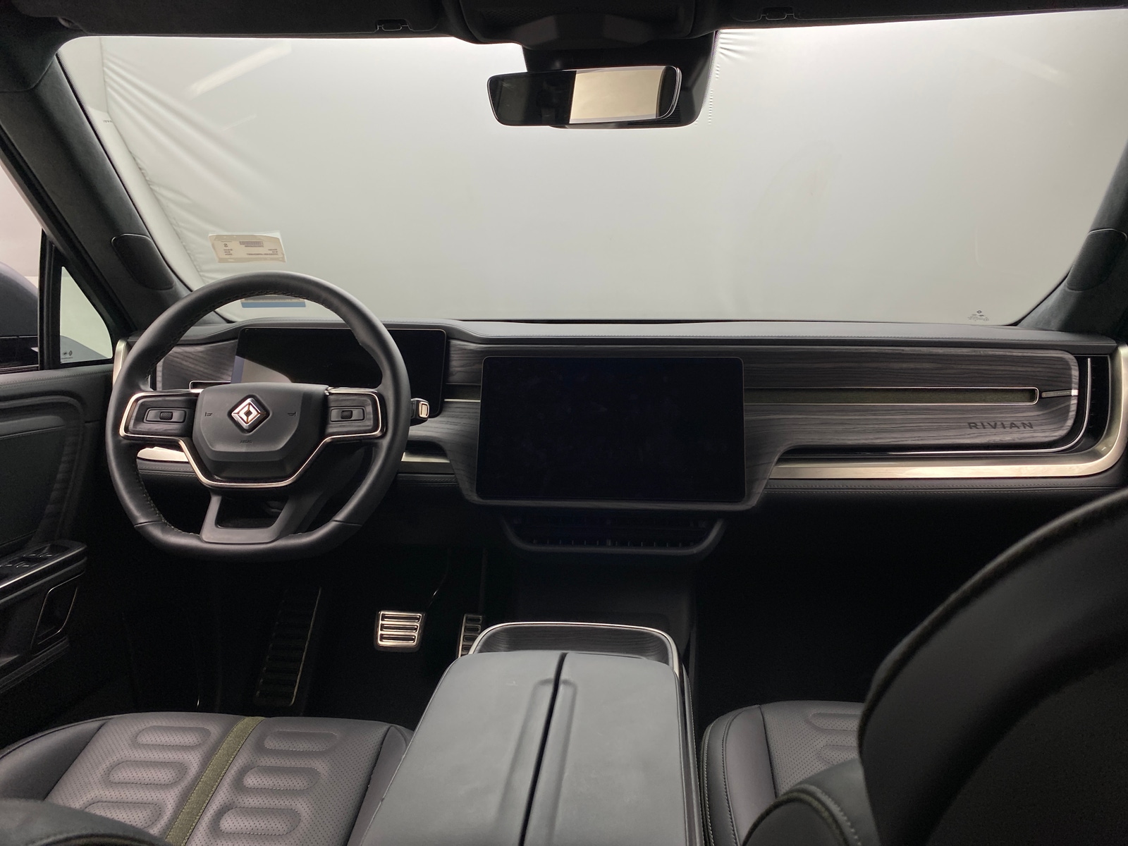 Thumbnail: 2024 Rivian R1S - 2