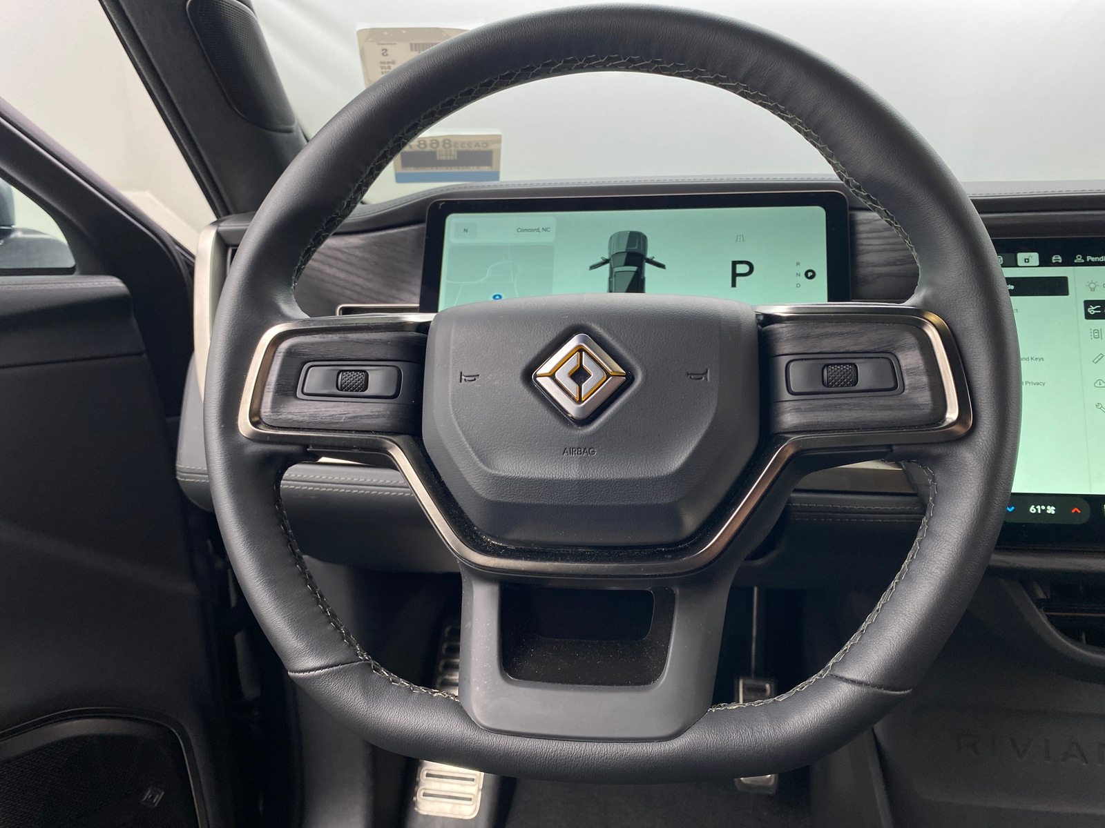 Thumbnail: 2024 Rivian R1S - 4