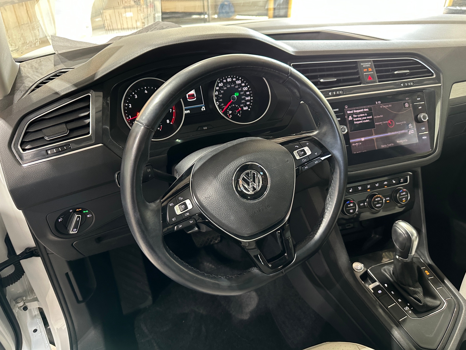 Thumbnail: 2018 Volkswagen Tiguan - 4