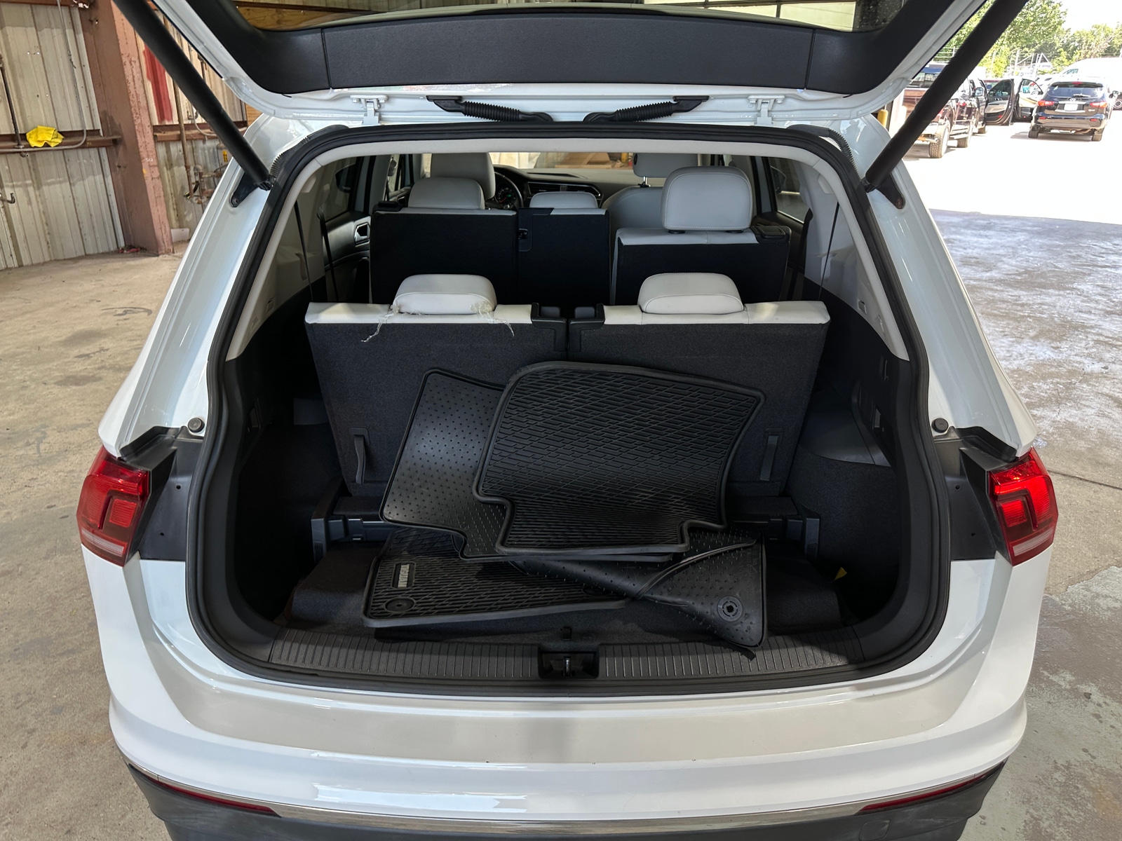 Thumbnail: 2018 Volkswagen Tiguan - 6