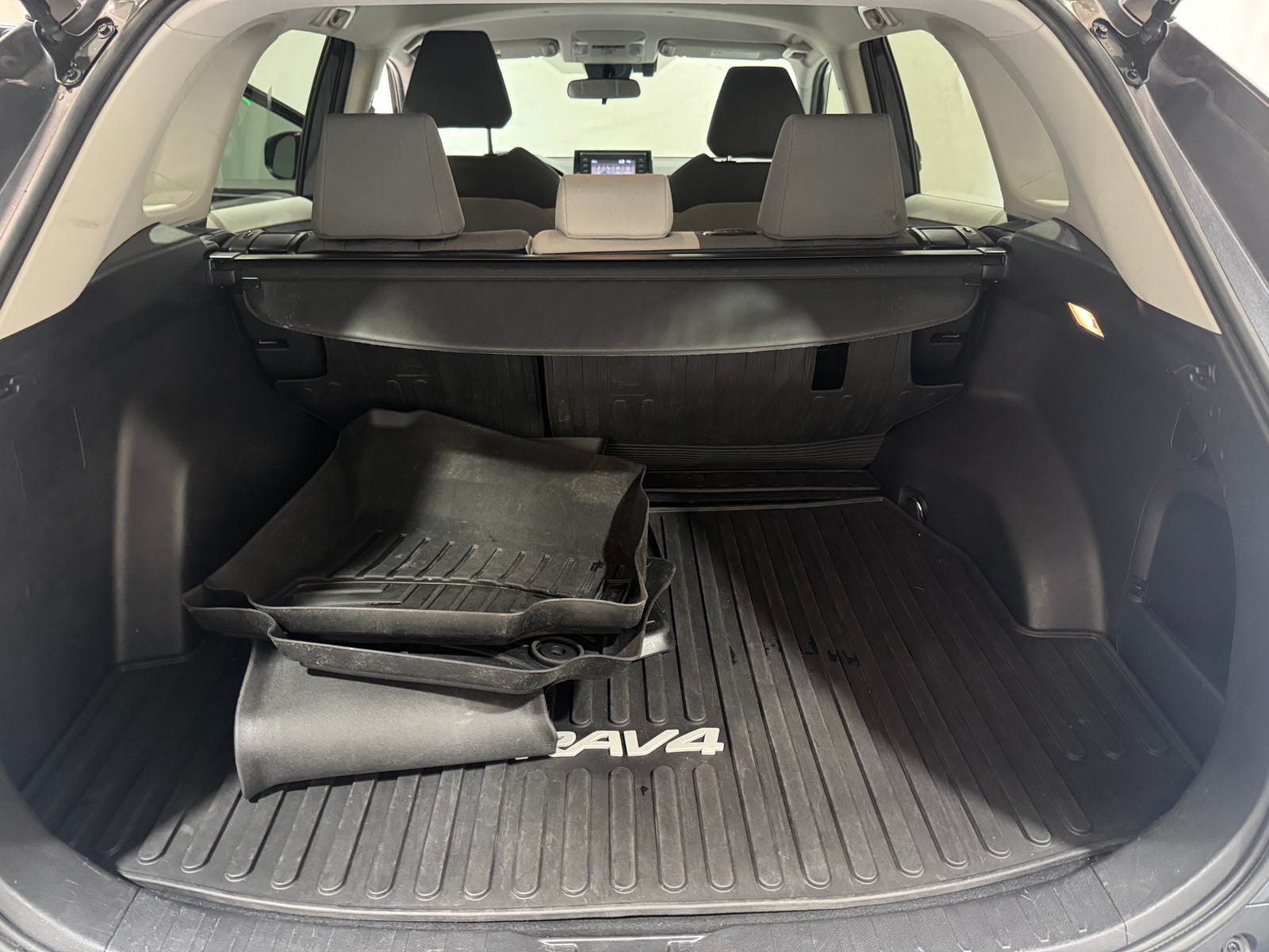 Thumbnail: 2020 Toyota RAV4 - 7