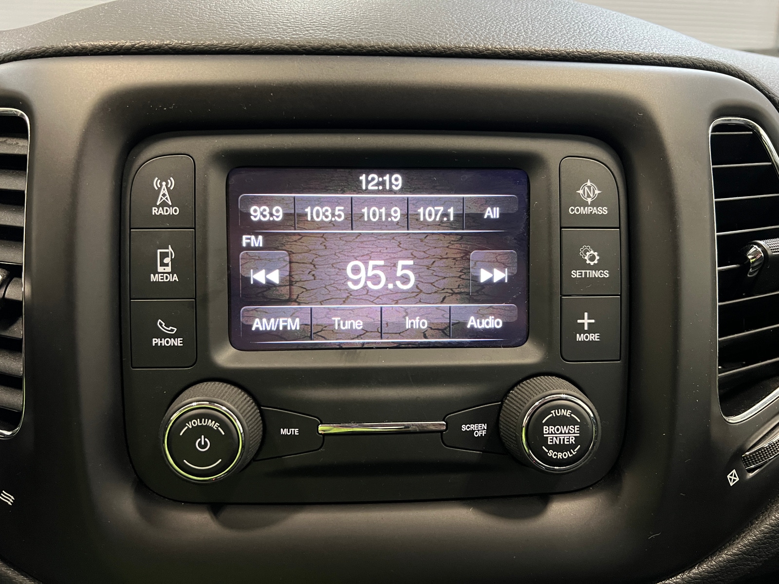 Thumbnail: 2018 Jeep Compass - 4