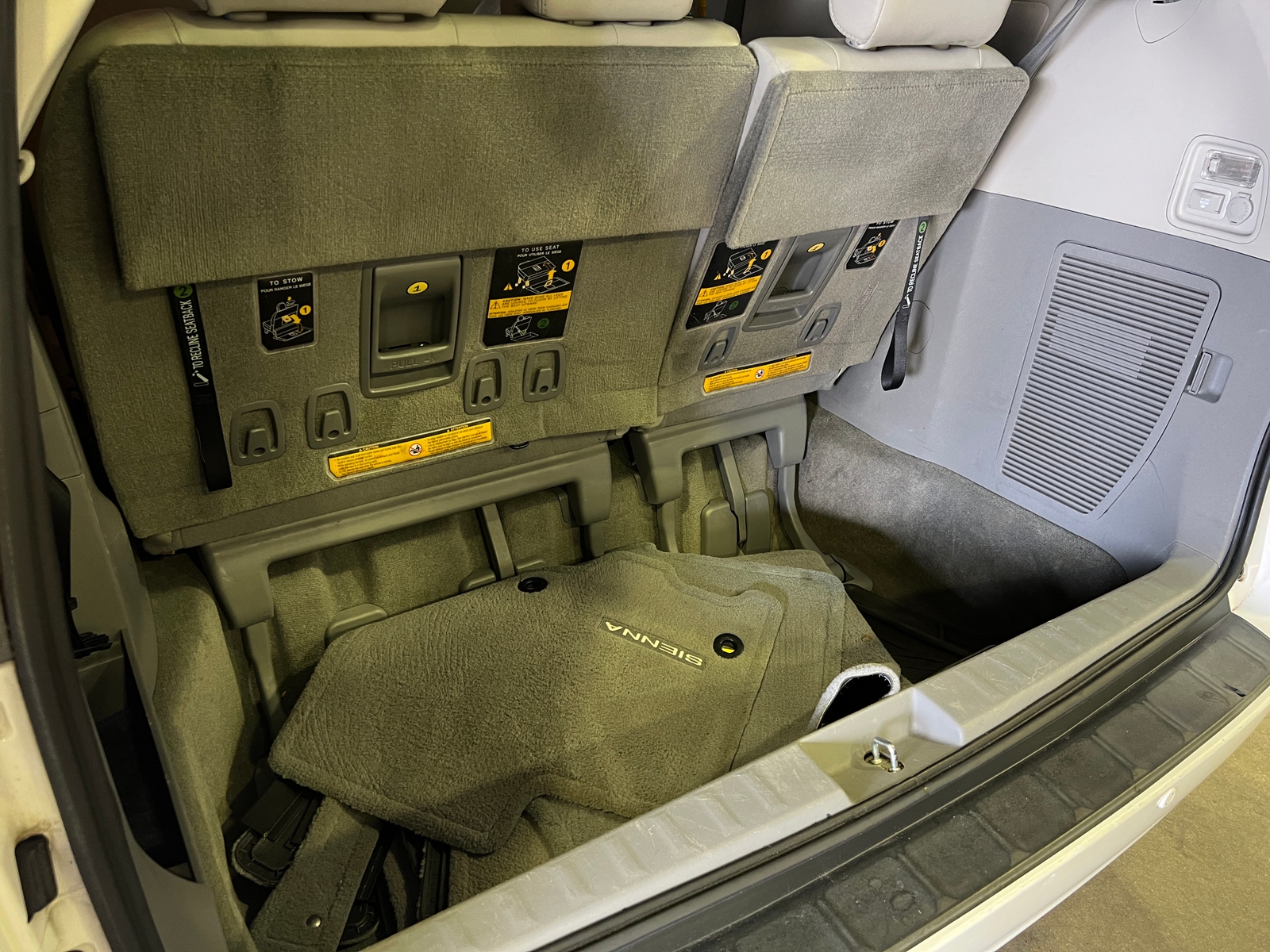 Thumbnail: 2014 Toyota Sienna - 6