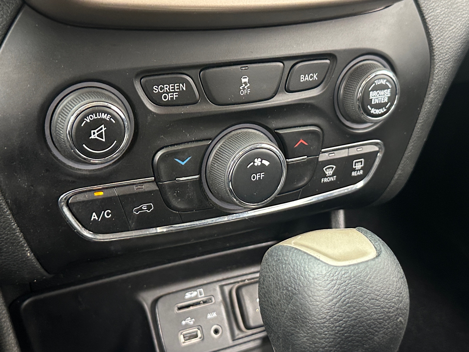 Thumbnail: 2015 Jeep Cherokee - 4