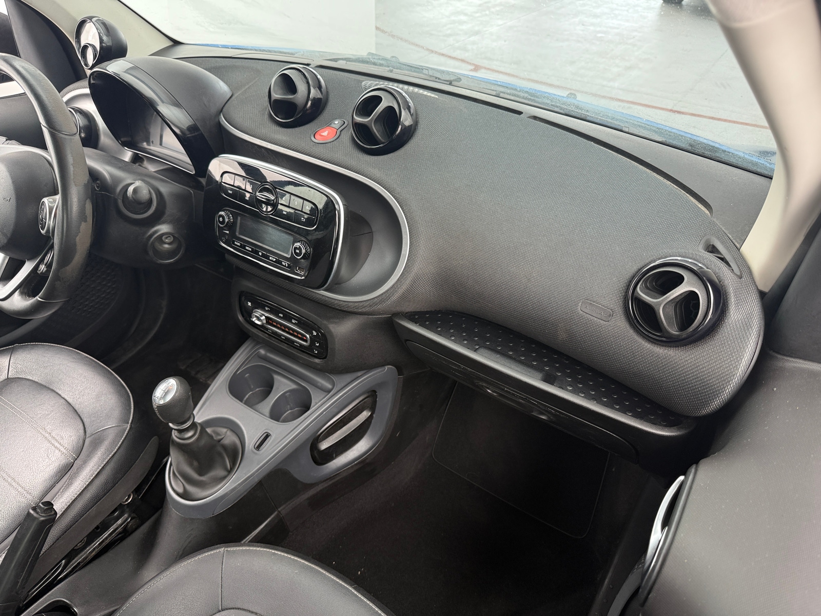 Thumbnail: 2016 smart fortwo - 3
