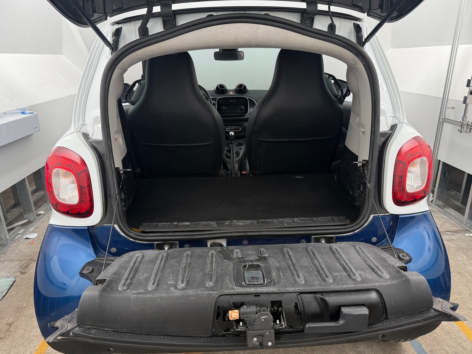 Thumbnail: 2016 smart fortwo - 6