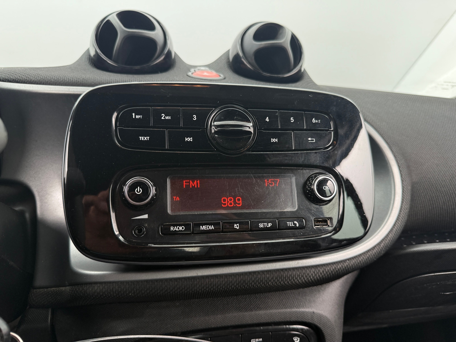 Thumbnail: 2016 smart fortwo - 4