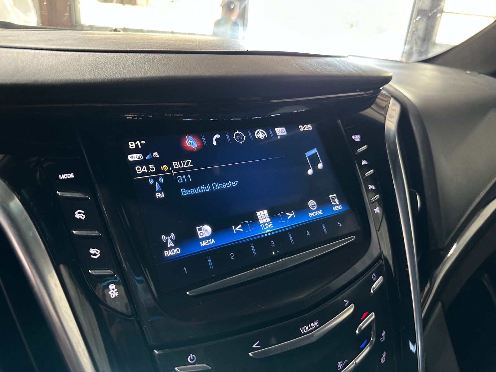 Thumbnail: 2020 Cadillac Escalade - 3