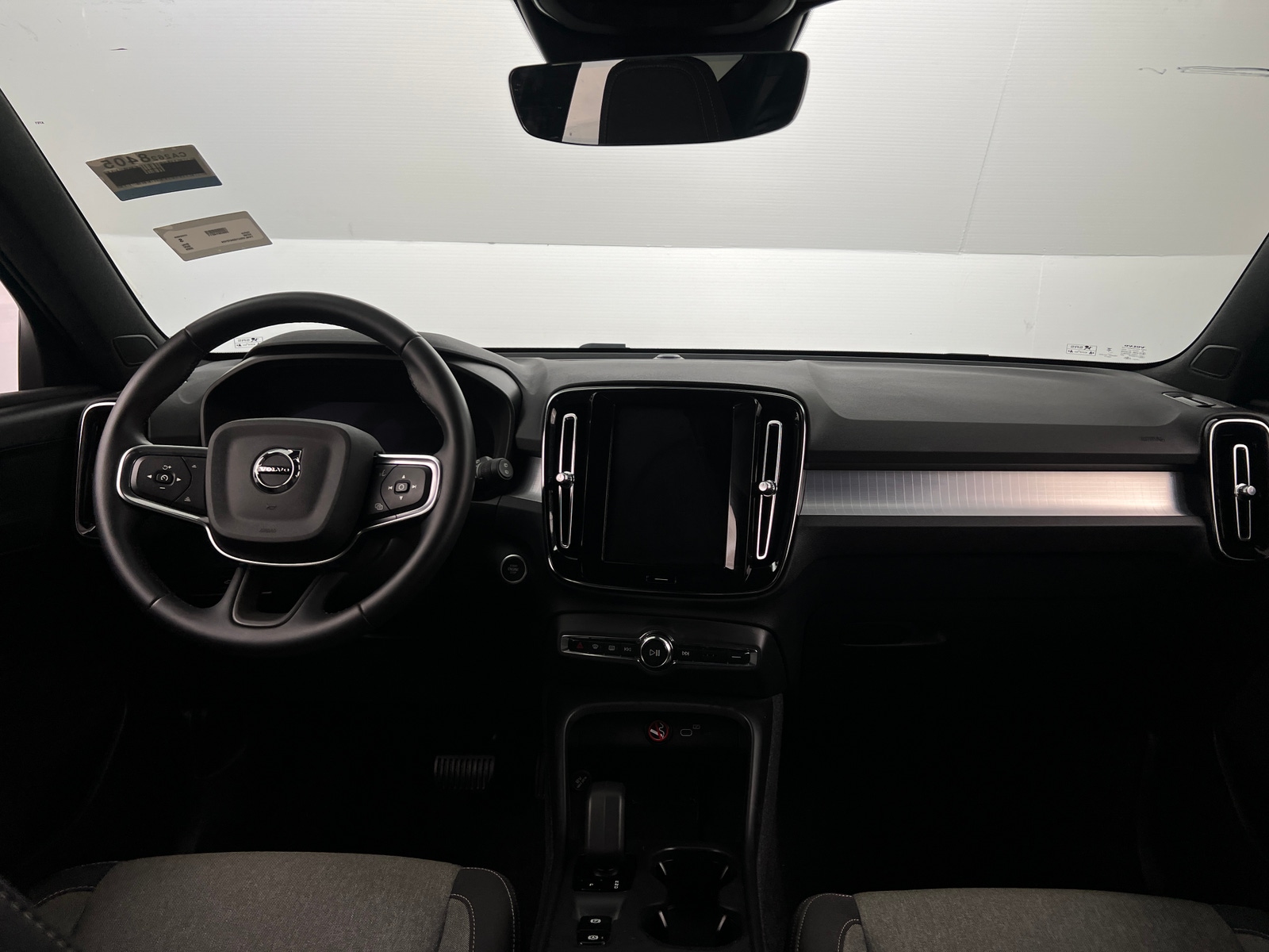 Thumbnail: 2025 Volvo XC40 - 3