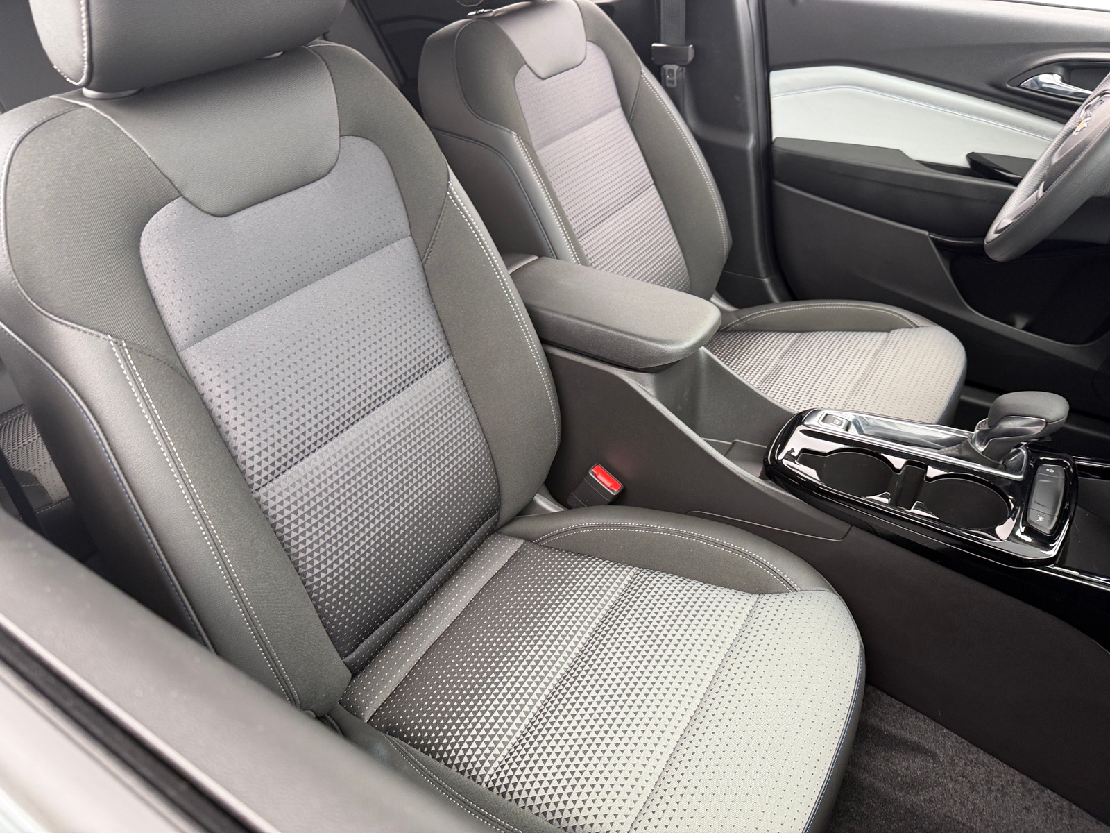 Thumbnail: 2025 Chevrolet Trax - 2