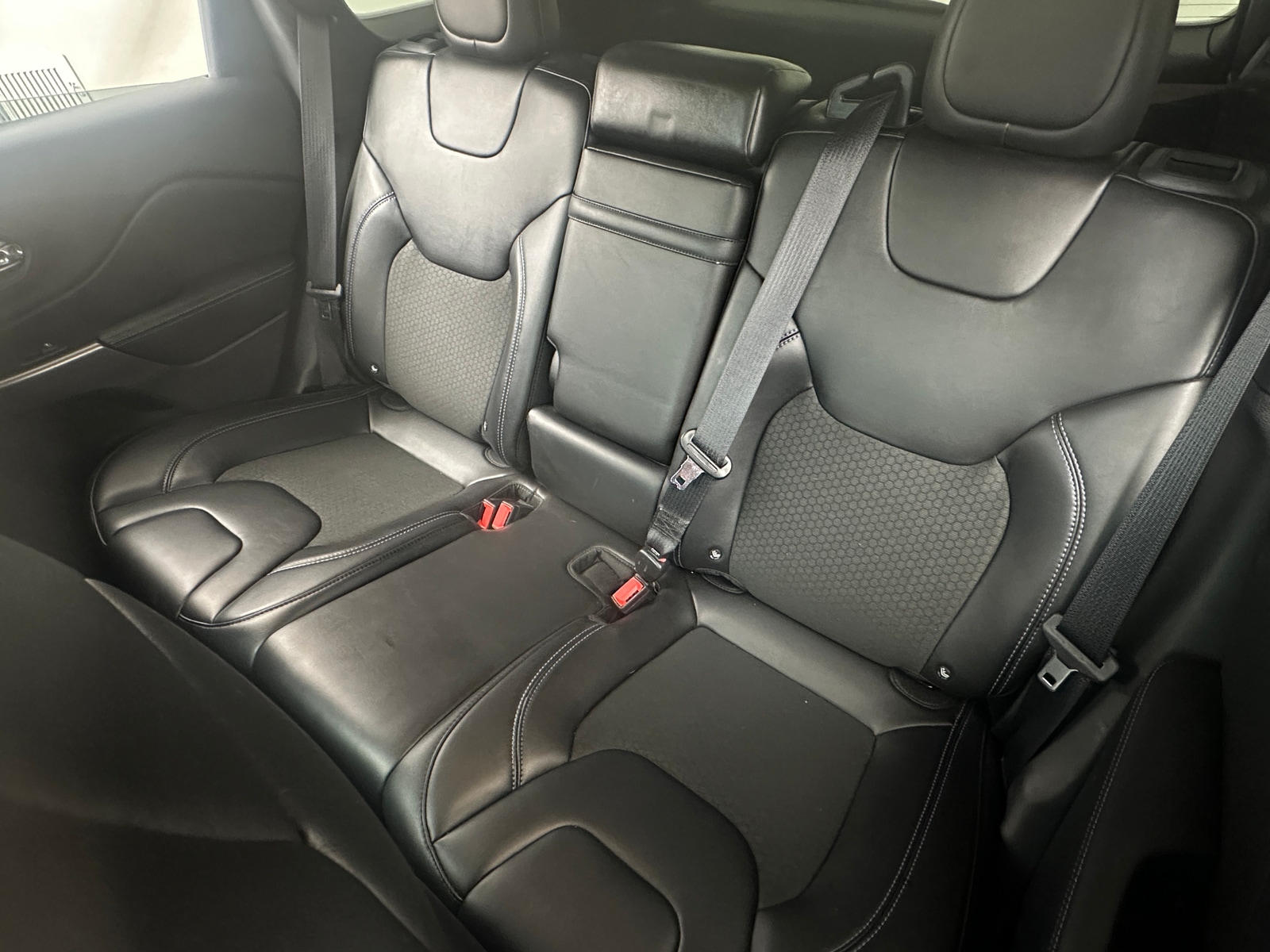 Thumbnail: 2019 Jeep Cherokee - 6