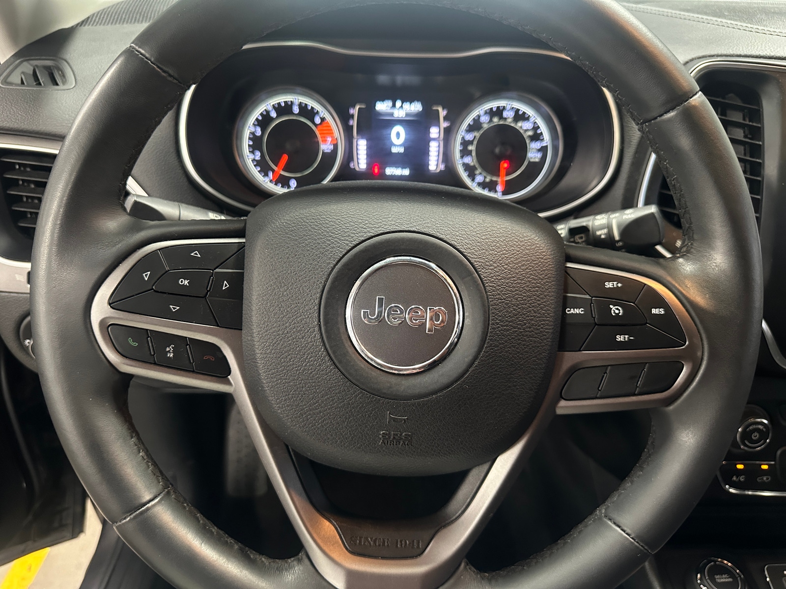 Thumbnail: 2019 Jeep Cherokee - 5