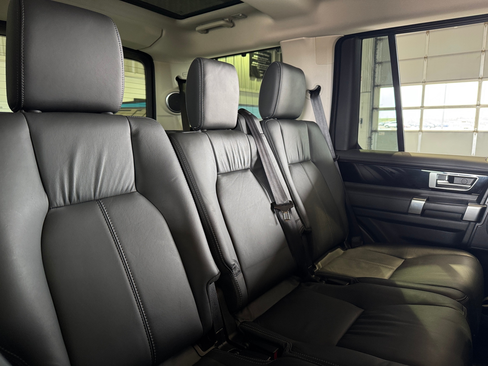 Thumbnail: 2016 Land Rover LR4 - 5