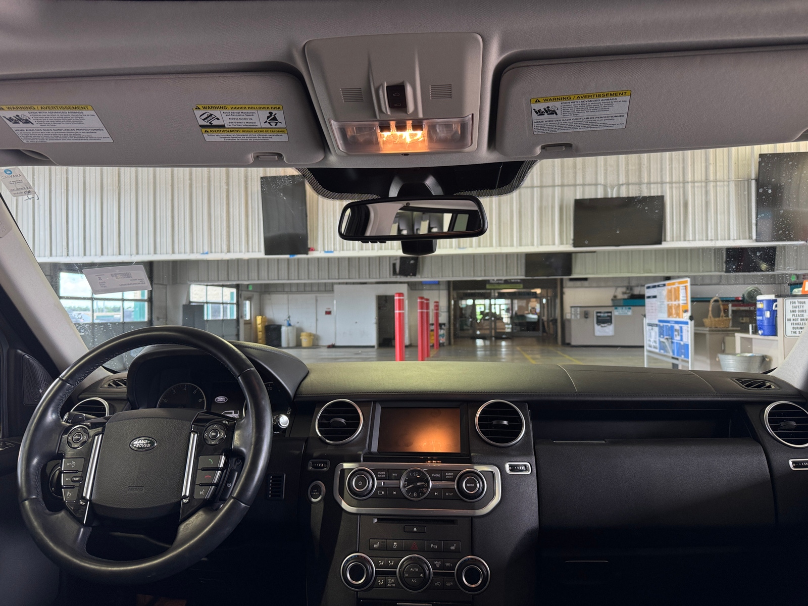 Thumbnail: 2016 Land Rover LR4 - 2