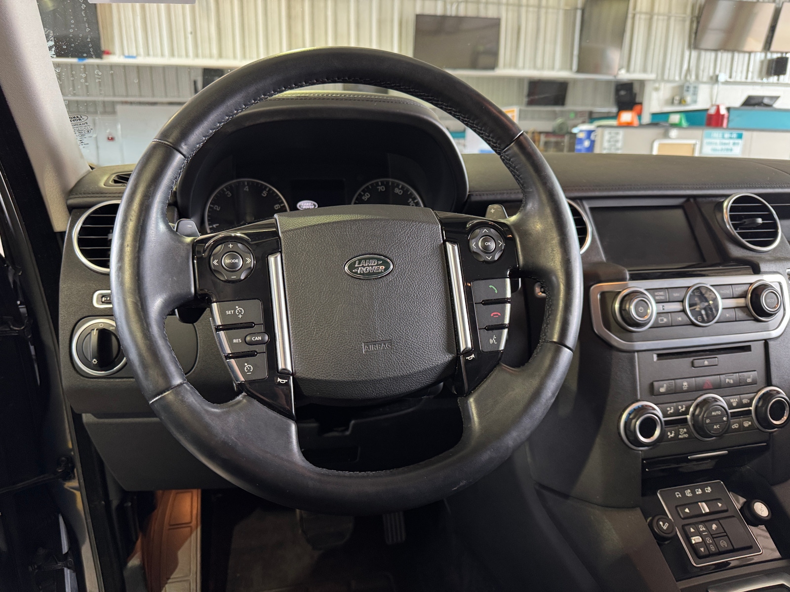 Thumbnail: 2016 Land Rover LR4 - 4
