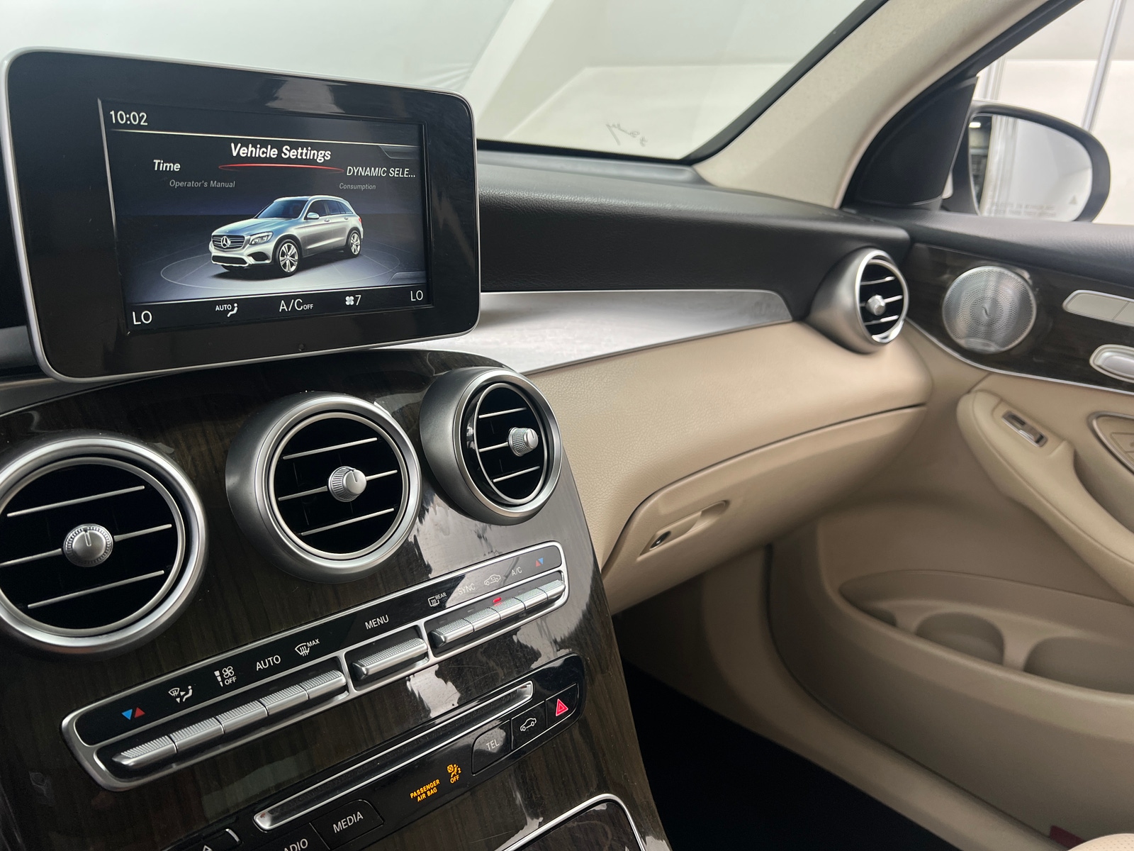 Thumbnail: 2019 Mercedes-Benz GLC - 3
