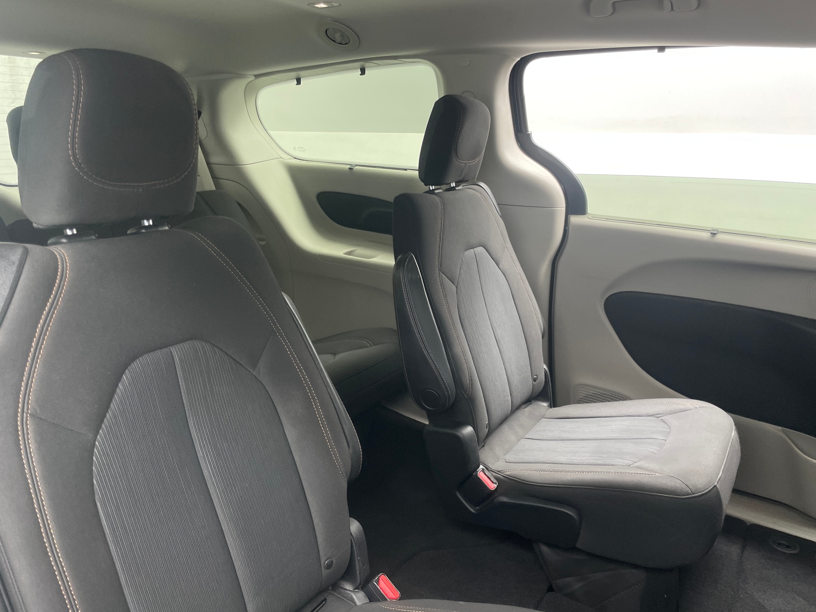 Thumbnail: 2017 Chrysler Pacifica - 6