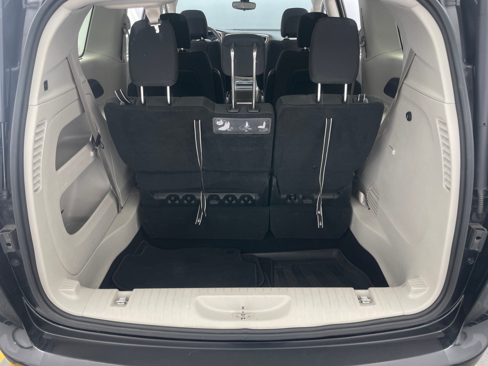 Thumbnail: 2017 Chrysler Pacifica - 7