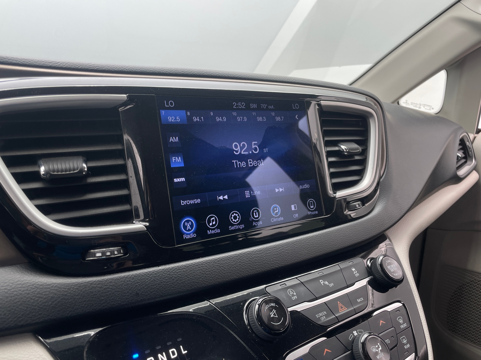 Thumbnail: 2017 Chrysler Pacifica - 4