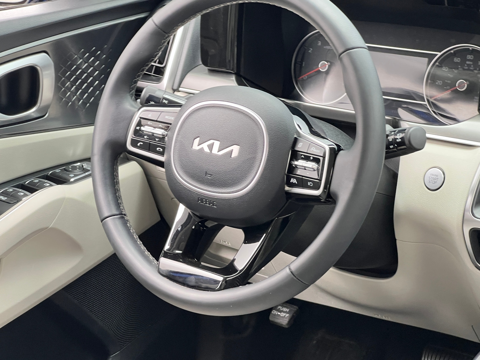Thumbnail: 2022 Kia Sorento - 4