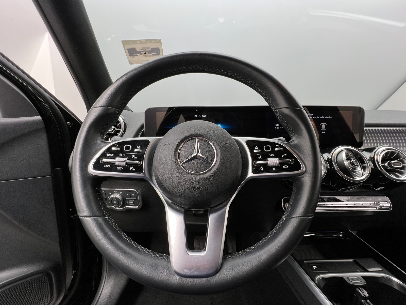 Thumbnail: 2022 Mercedes-Benz GLB - 4
