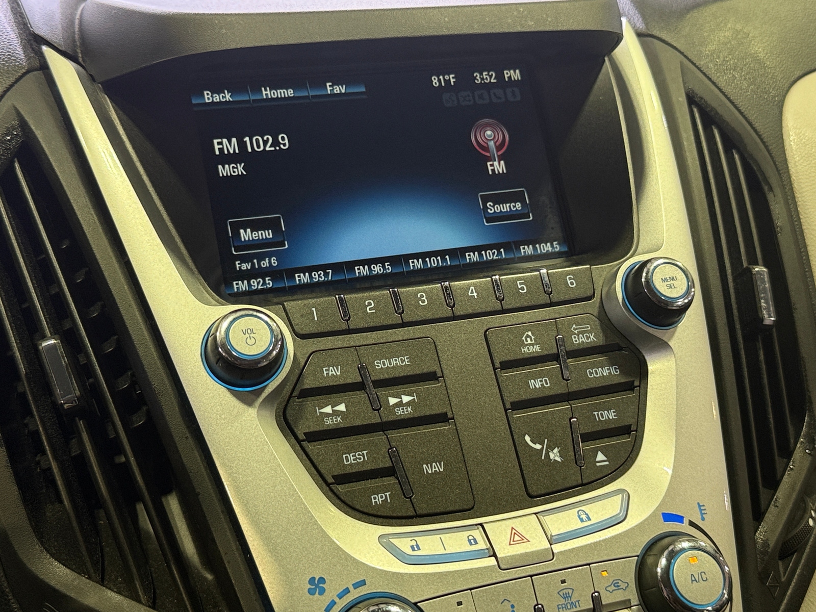 Thumbnail: 2015 Chevrolet Equinox - 3