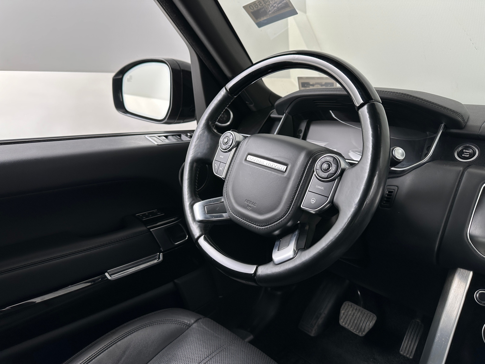 Thumbnail: 2017 Land Rover Range Rover - 4