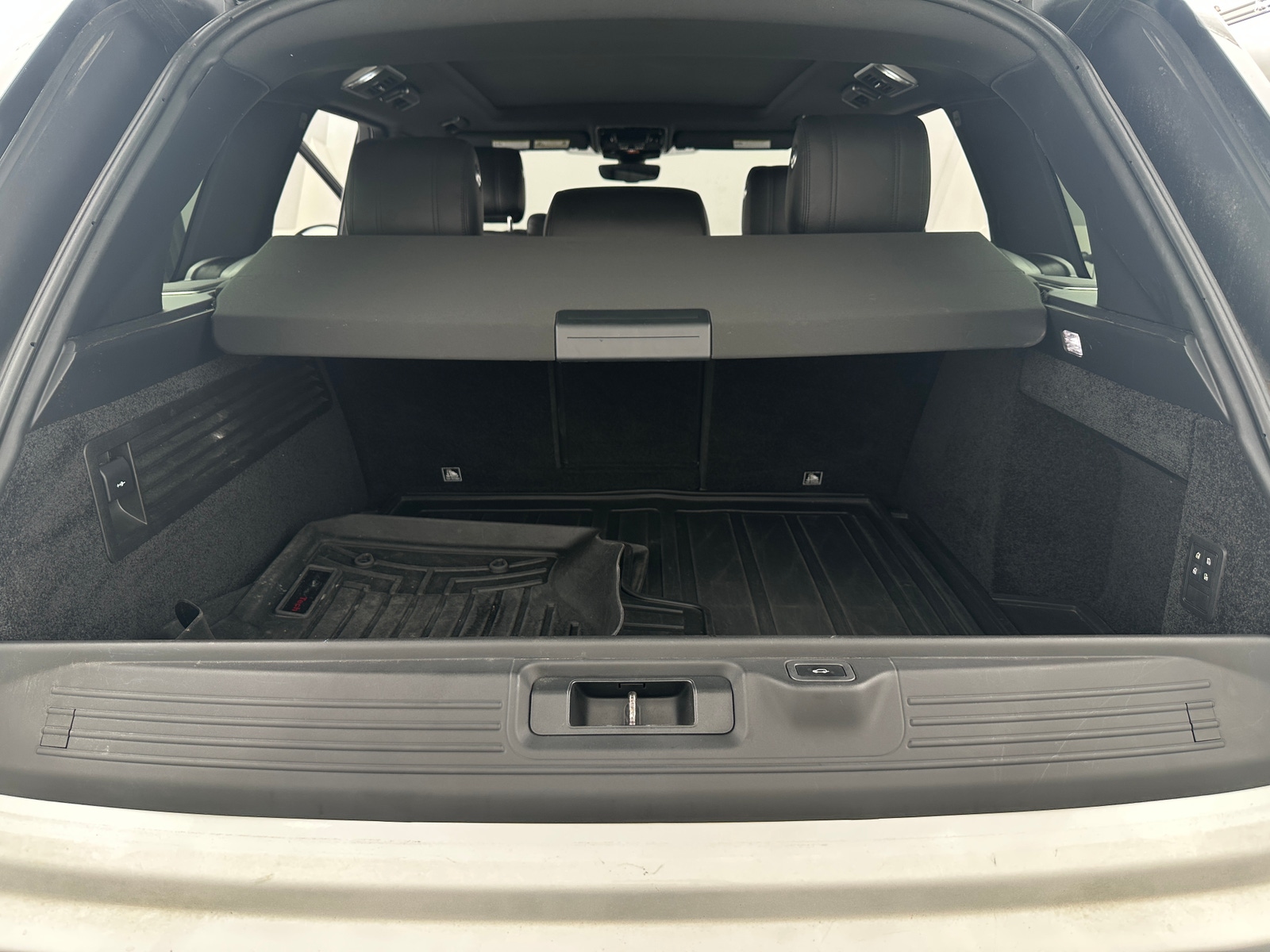 Thumbnail: 2017 Land Rover Range Rover - 6